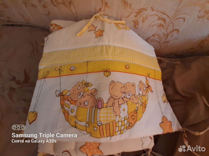 Детская кроватка с маятником и ящиком