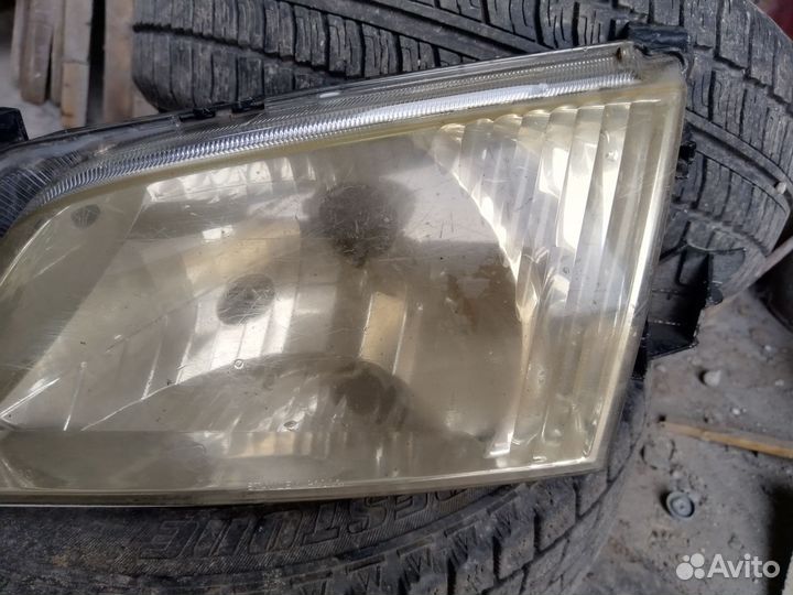 Фары передние Mazda Demio