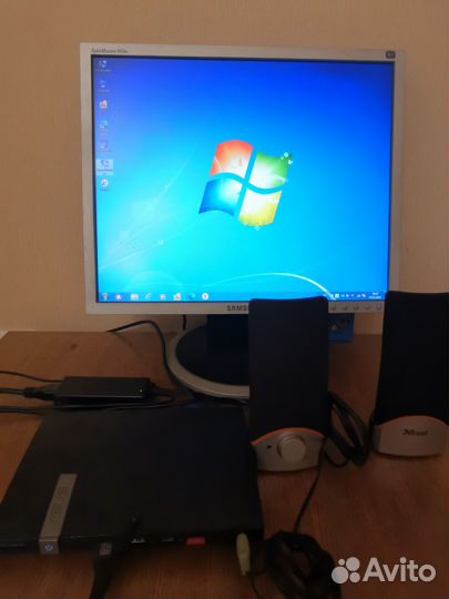 Мини пк Asus eeBox PC EB1033 с монитором Samsung
