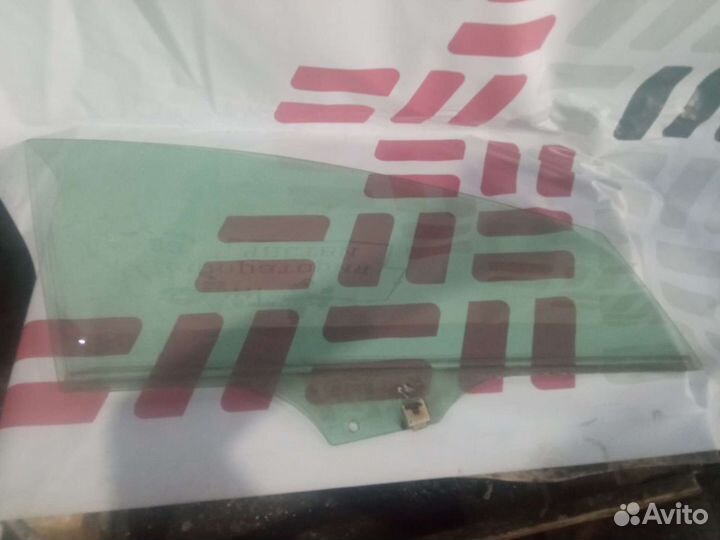 Стекло передней правой двери Mazda CX-7