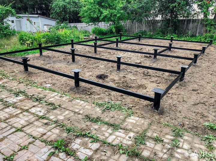 Свайный фундамент, винтовые сваи установка под клю