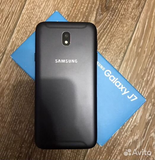 Телефон Samsung Galaxy J7