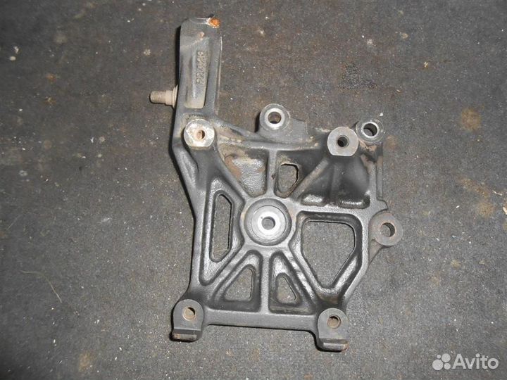 Кронштейн кондиционера Toyota Corolla AE100(91-00)