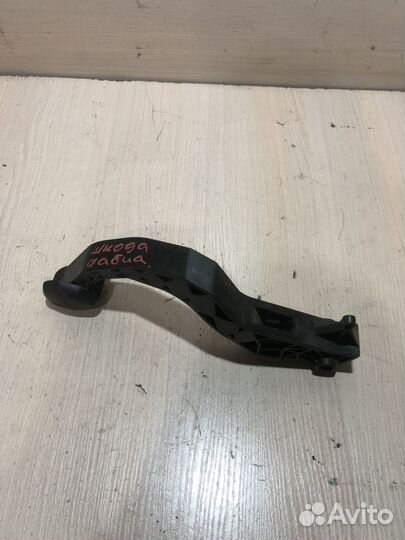 Педаль сцепления Skoda Fabia 2