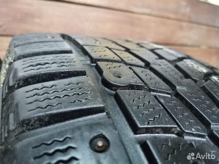 Dunlop SP Winter Ice 01 215/55 R16