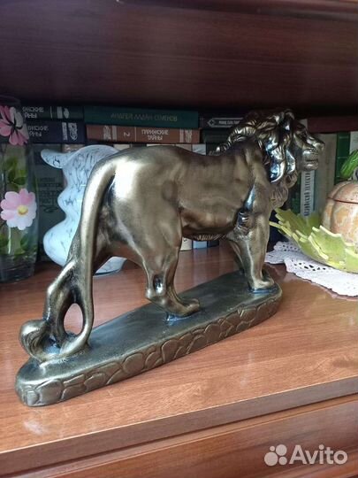 Статуэтка Лев