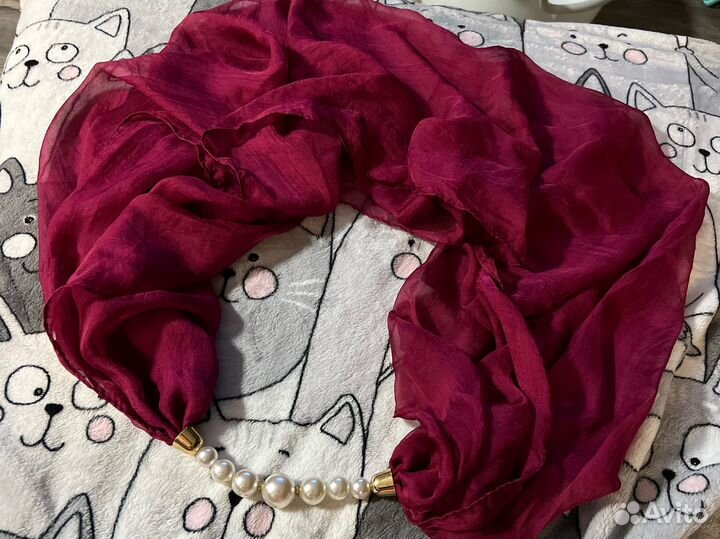 Шелковый платок с бусами