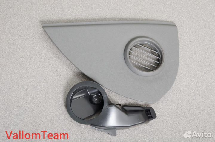 Лот Q43 Заглушка торпеды левая audi Q7