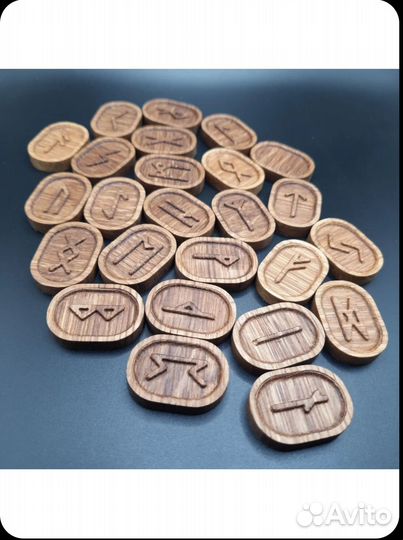 Руны из дуба резные