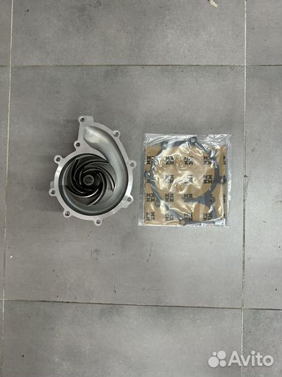 Помпа водяная для scania R