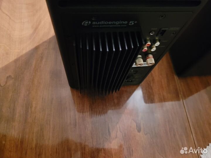 Полочная акустика Audioengine A5+ Classic Satin Bl