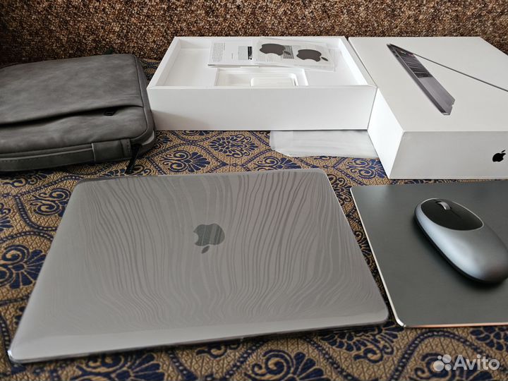 Apple MacBook Pro 13 2020 TouchBar 80циклов