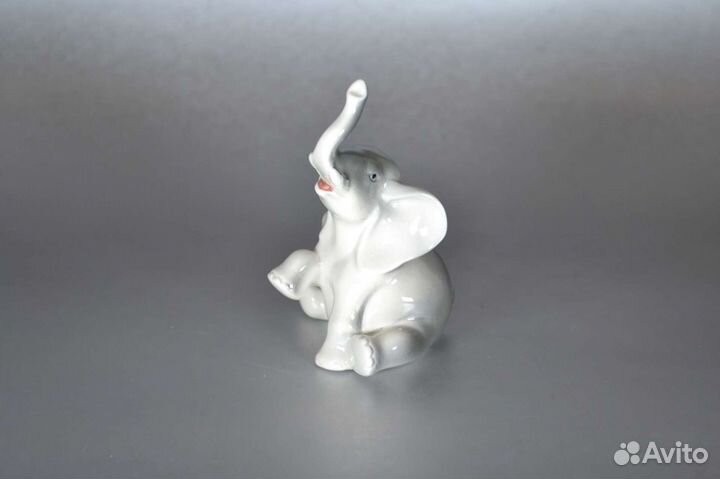 Слонёнок фарфоровая статуэтка