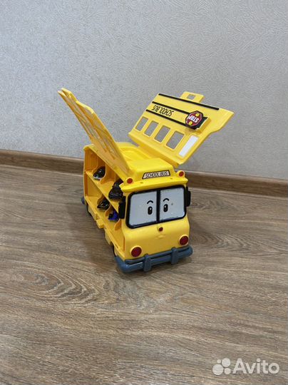 Игрушка автобус - гараж