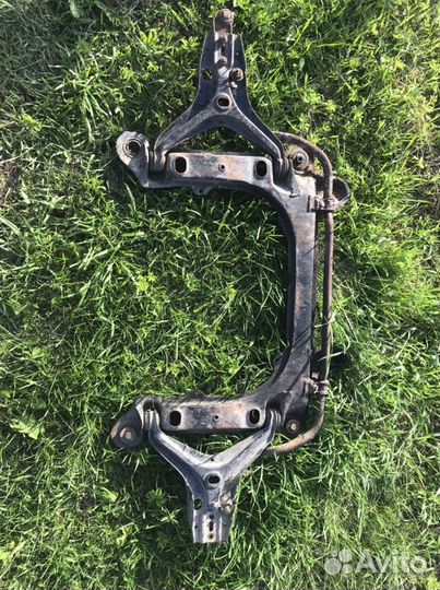 Подрамник audi 80