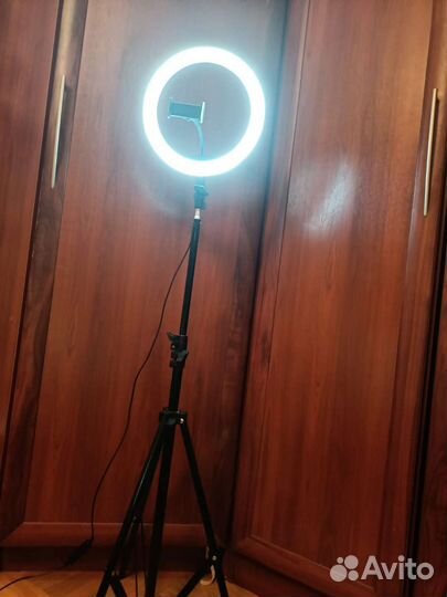 Кольцевая лампа 30 см со штативом