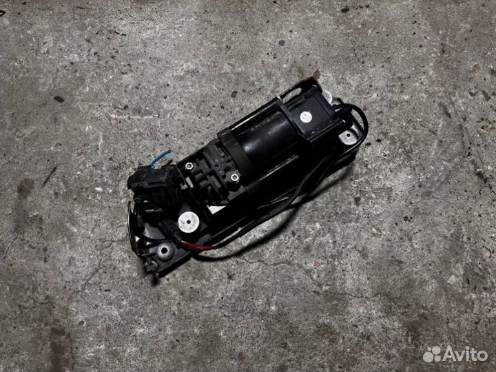 Компрессор подвески Bmw 7 F02 N63B44A 2011