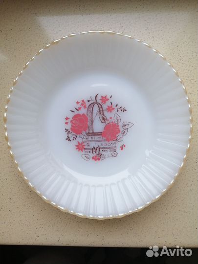Тарелки разные