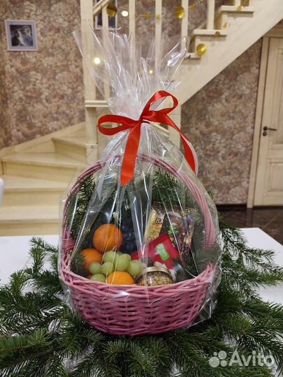 Корзина подарочная с фруктами/колбасой/сыром