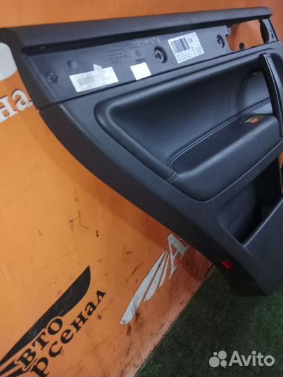Обшивка боковой двери задняя левая Volkswagen