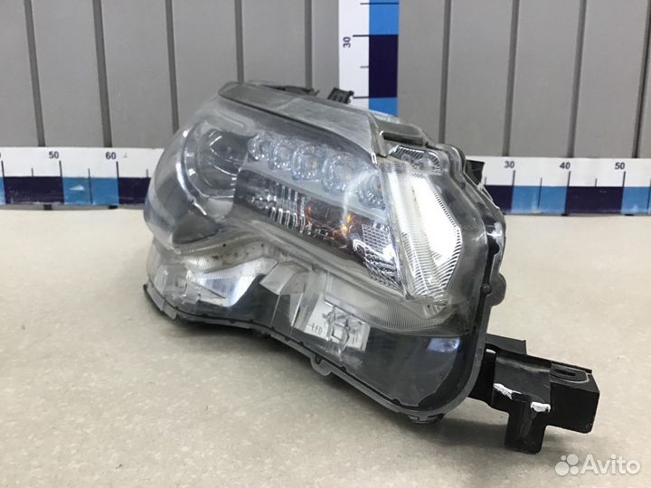 Фара правая Toyota Fortuner 2015