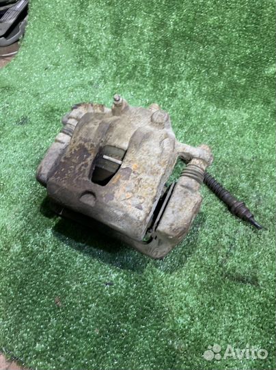 Суппорт kia rio 3 правый передний