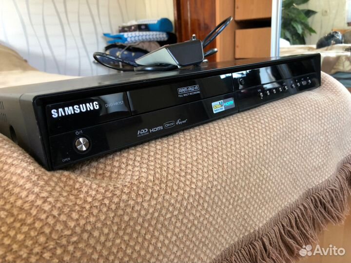 Рекордер пишущий samsung DVD-HR757 (320Гб.)