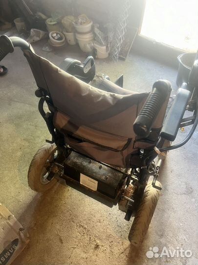 Инвалидное кресло с электроприводом