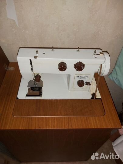 Швейная машинка чайка 143