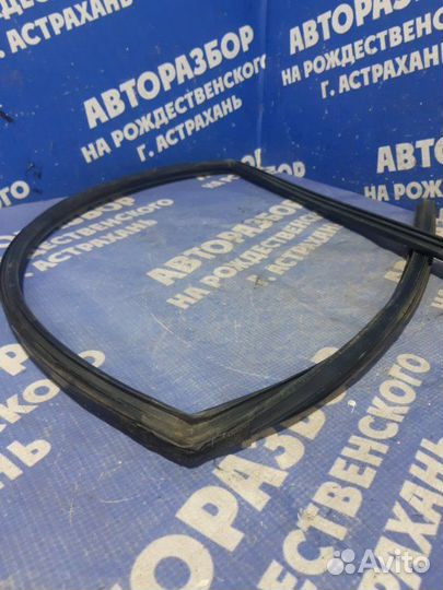 Уплотнитель стекла двери Hyundai Sonata 4 седан