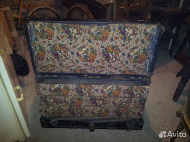 Сундук антикварный