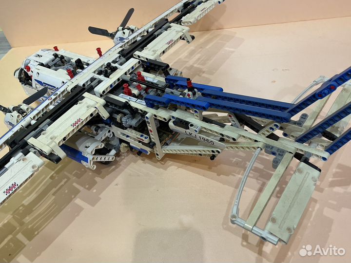 Lego Technic 42025 самолёт