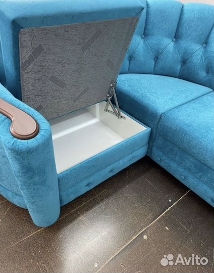 Диван на металлокаркасе