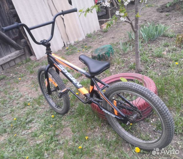 Трюковой велосипед BMX