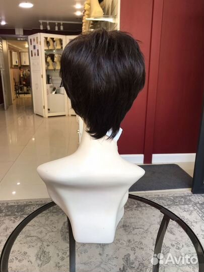 Короткий парик