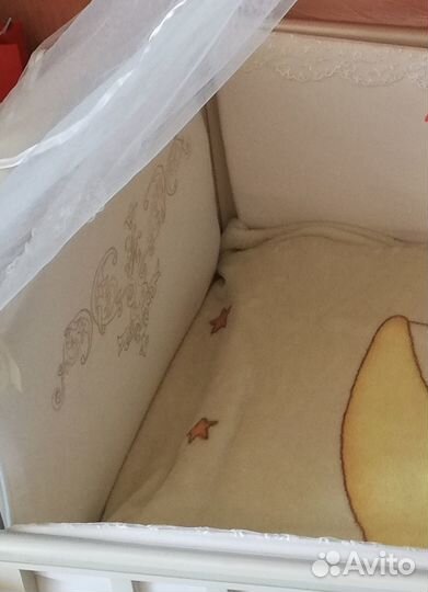 Комплект в кроватку из 7 предметов,матрас на комод