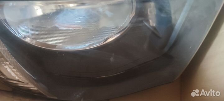 Правая передняя фара L200