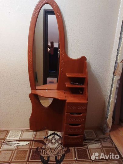 Продаю туалетный столик. Б.У