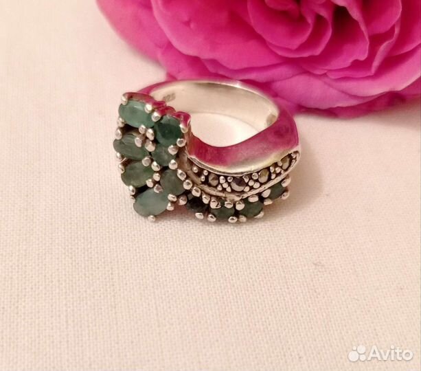 Серебряное кольцо с изумрудами