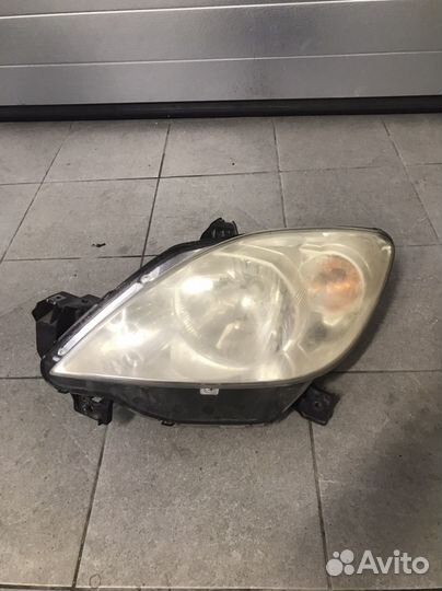 Фара левая передняя mazda demio рестаил
