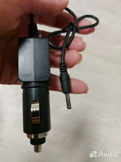 Автомобильное зарядное устройство для телефона