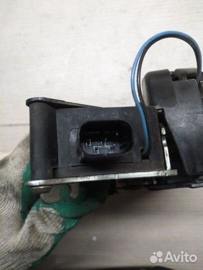 Замок двери передний правый Mercedes Vito W639