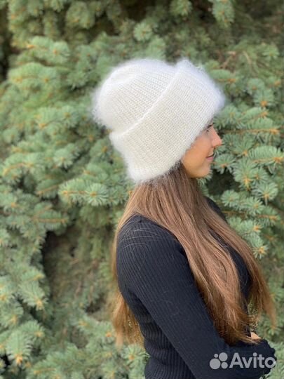 Шапка Белая стильная очень теплая пуховая из козы