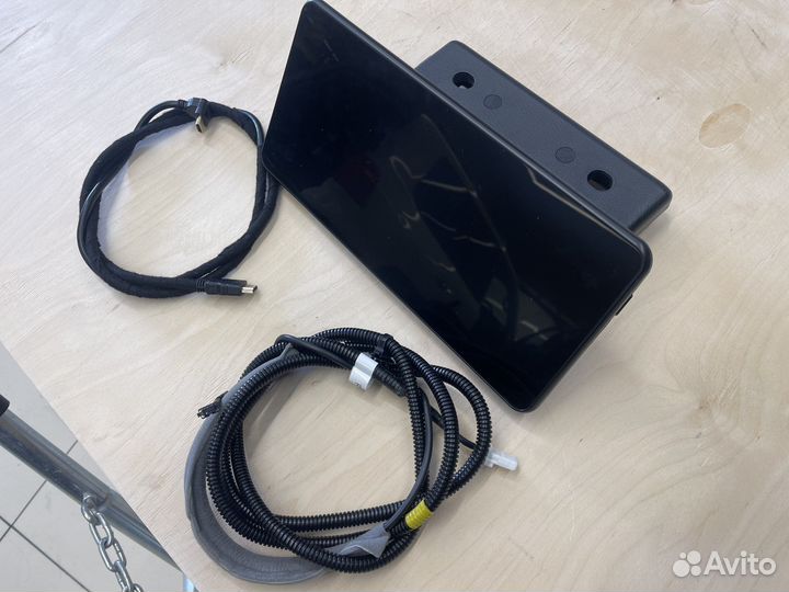 Задний монитор toyota land cruiser 300