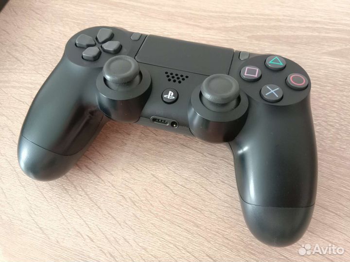 Sony playstation 4 (PS4 slim)