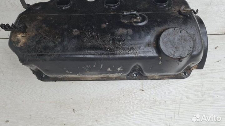 Крышка распредвала правая Mitsubishi Galant 8