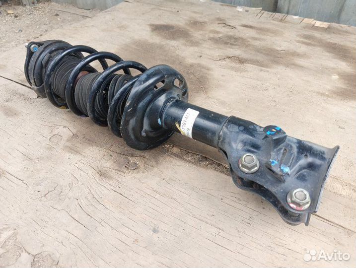 Стойка амортизатора передняя левая Honda Civic 8