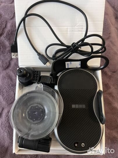 Автомобильный держатель с беспроводной зарядкой