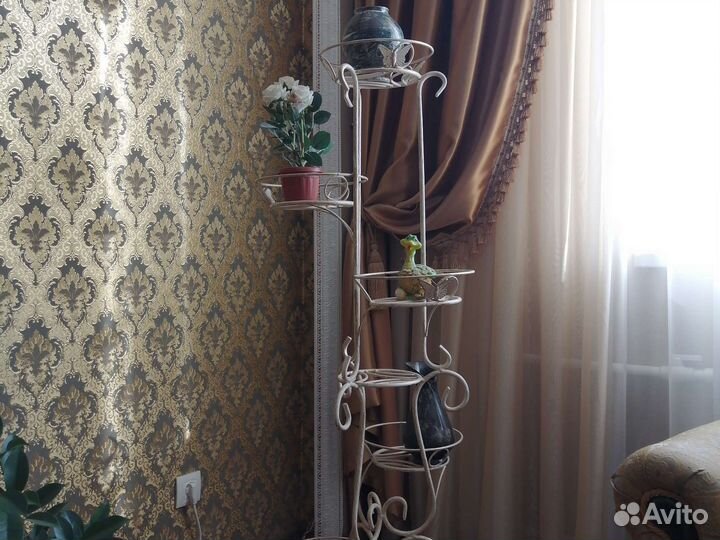 Подставка для цветов напольная металлическая