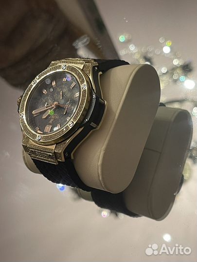 Золотые часы hublot